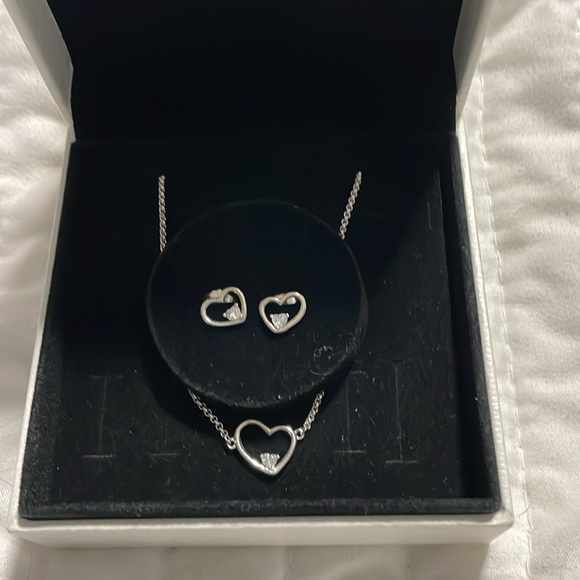 Silver 925 Pandora shape of heart earrings and necklace gift set - Picture 4 of 5